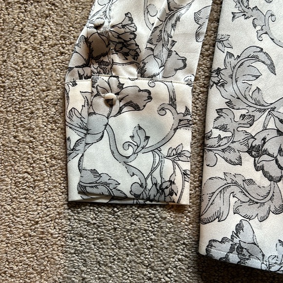 *Sale Price* NWT. Vince Camuto Floral/paisley long sleeve blouse. - Picture 4 of 6